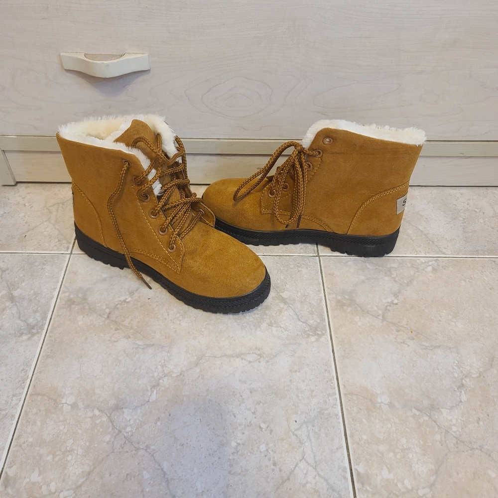 🩷FIRM🩷 Mostrin winter snow boots fur lined 5.5